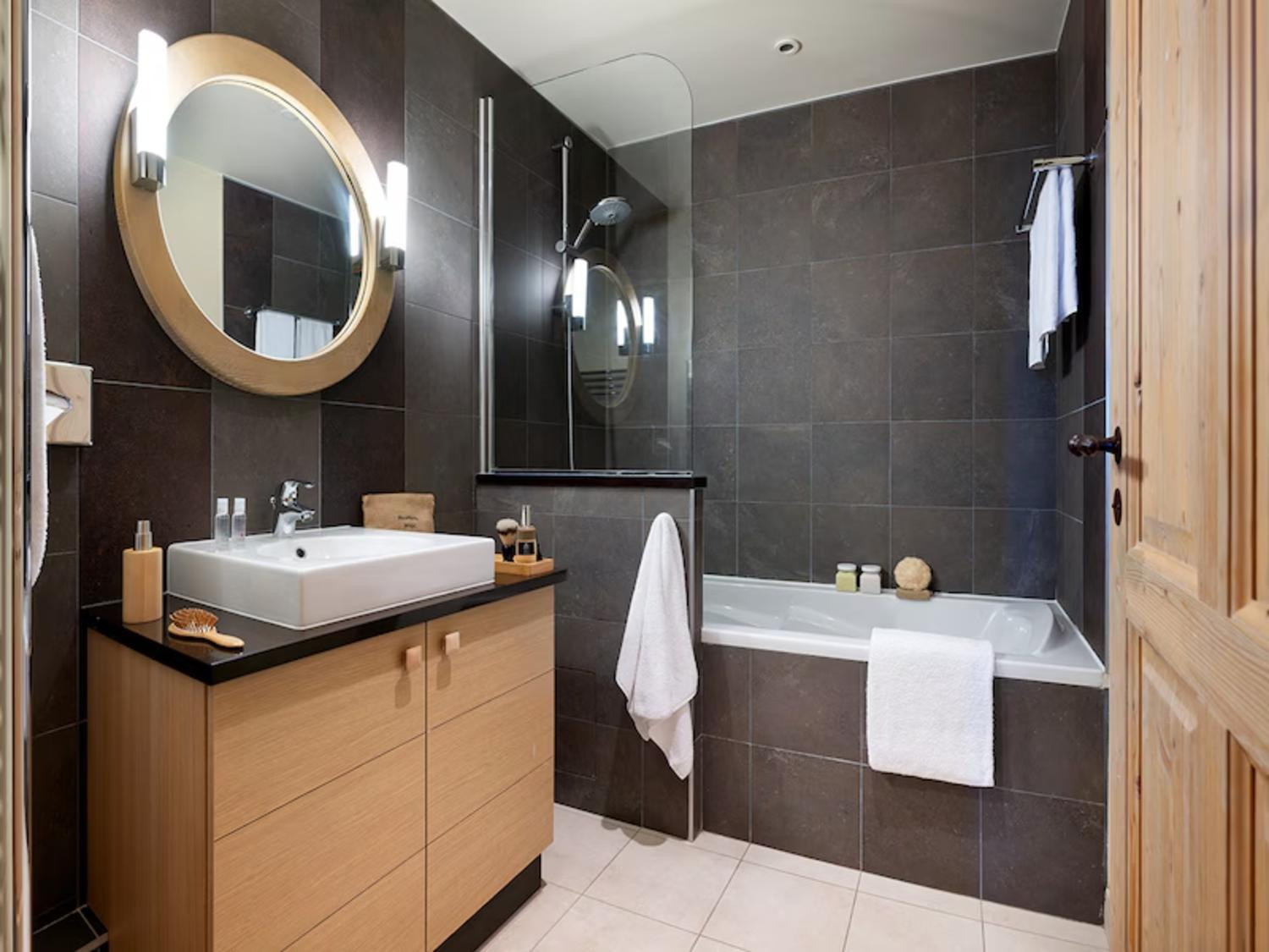 aaa-148280-43-1351531