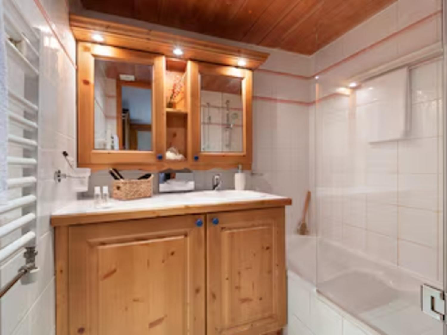 aaa-148424-43-1038754