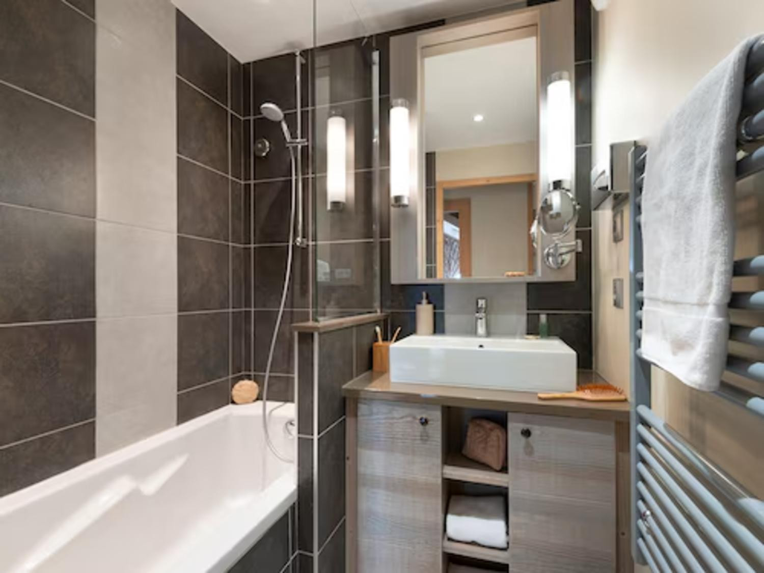 aaa-148488-43-1000045