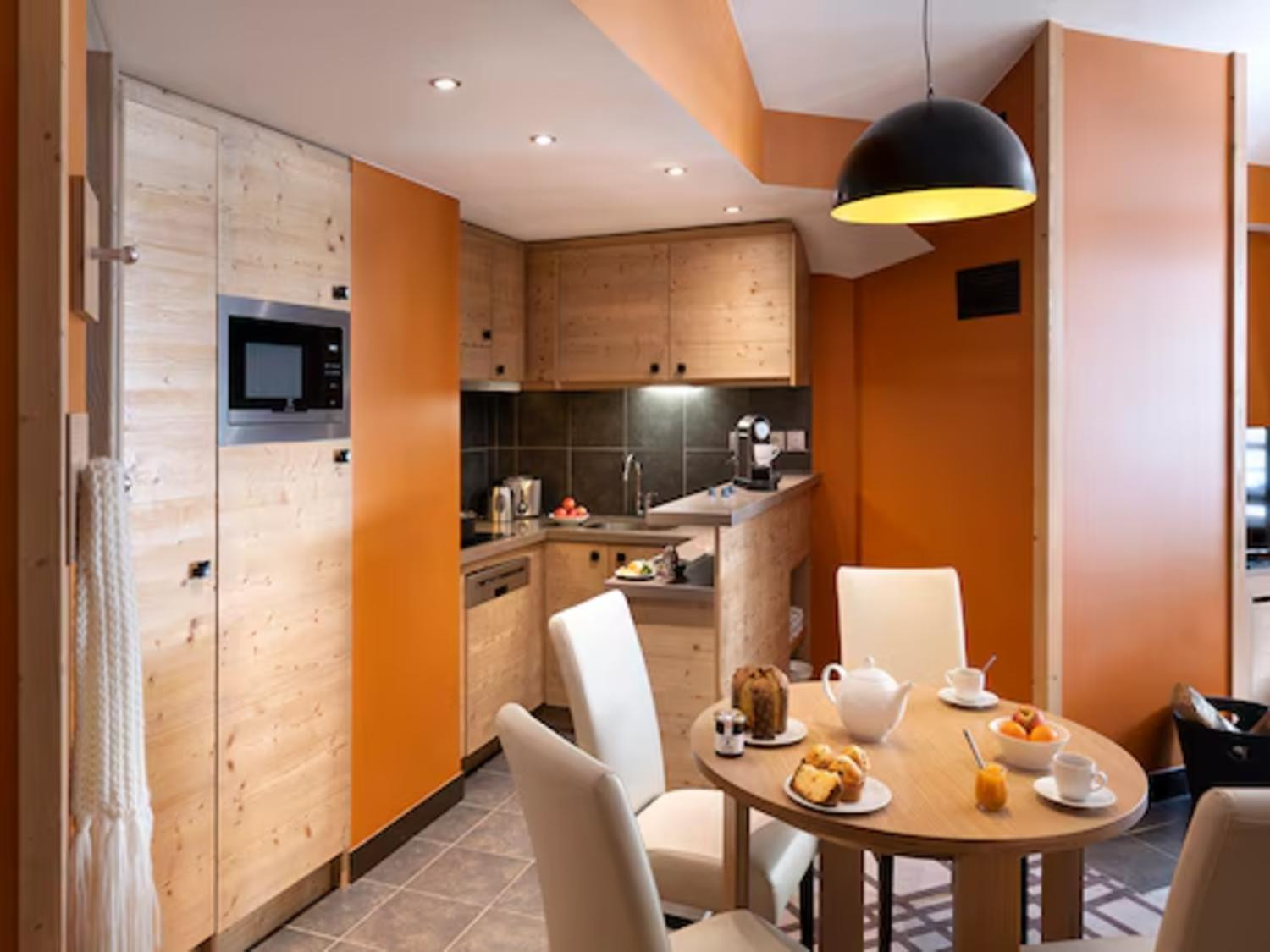 aaa-148523-43-1000011