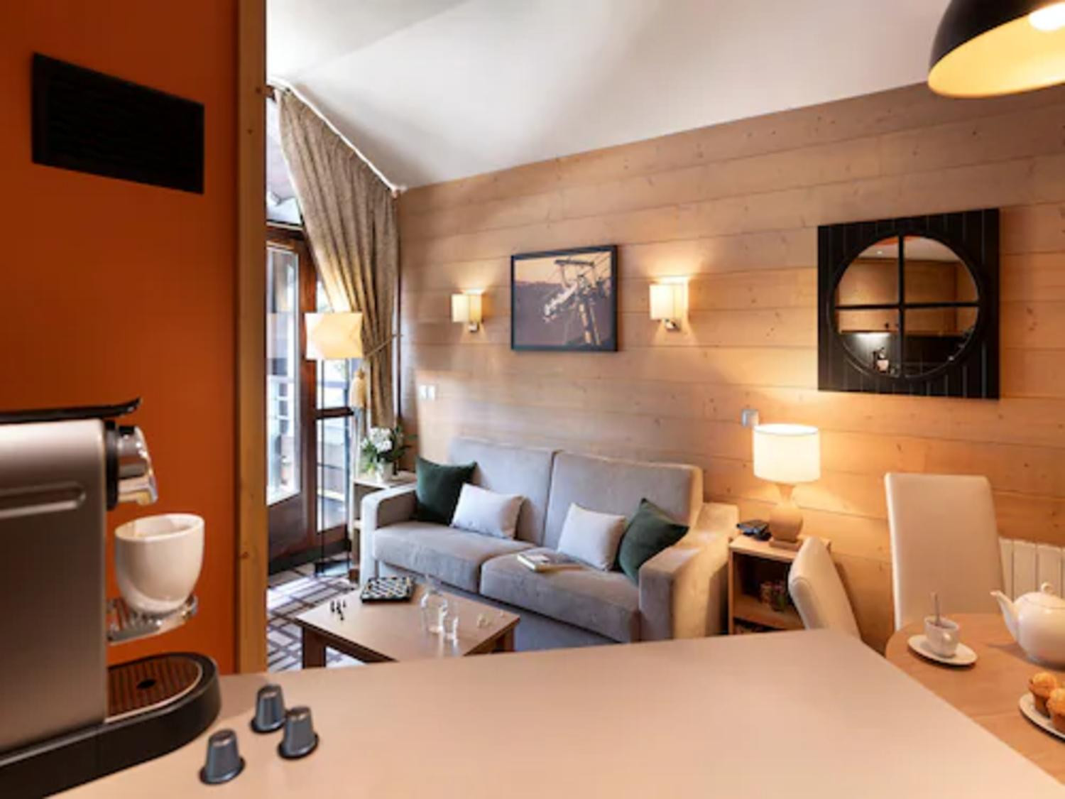 aaa-148524-43-1000004