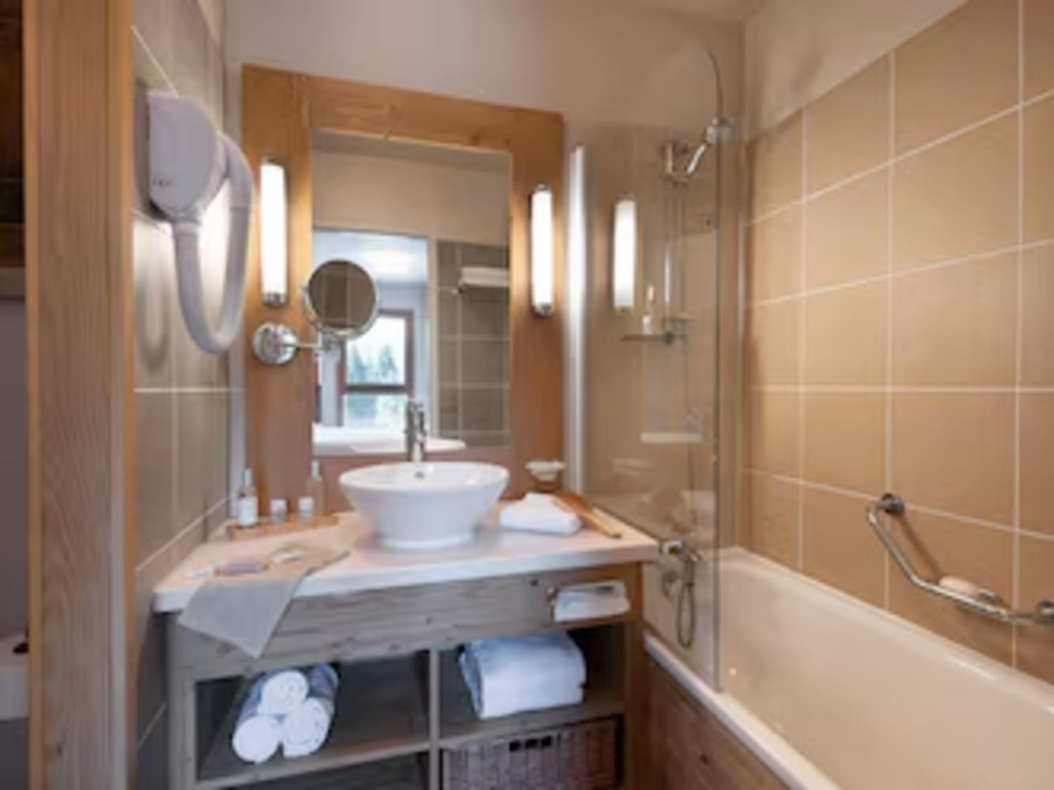 aaa-151131-43-1000092