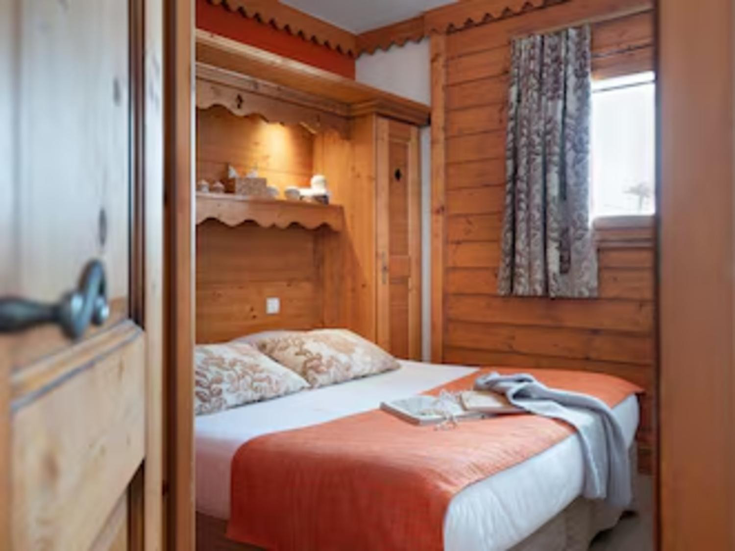 aaa-160402-43-1038792