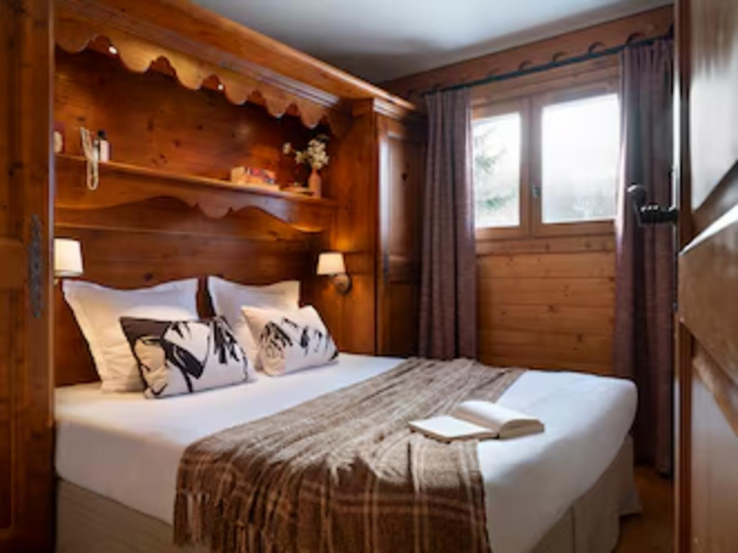 aaa-176460-43-1038775