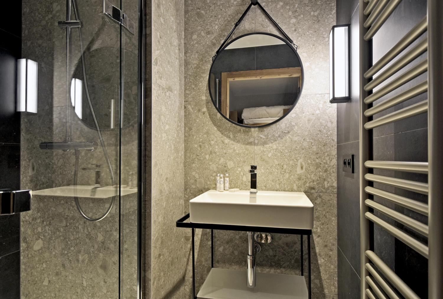 apartment-isba-002-barnes-meribel-bathroom-1453368