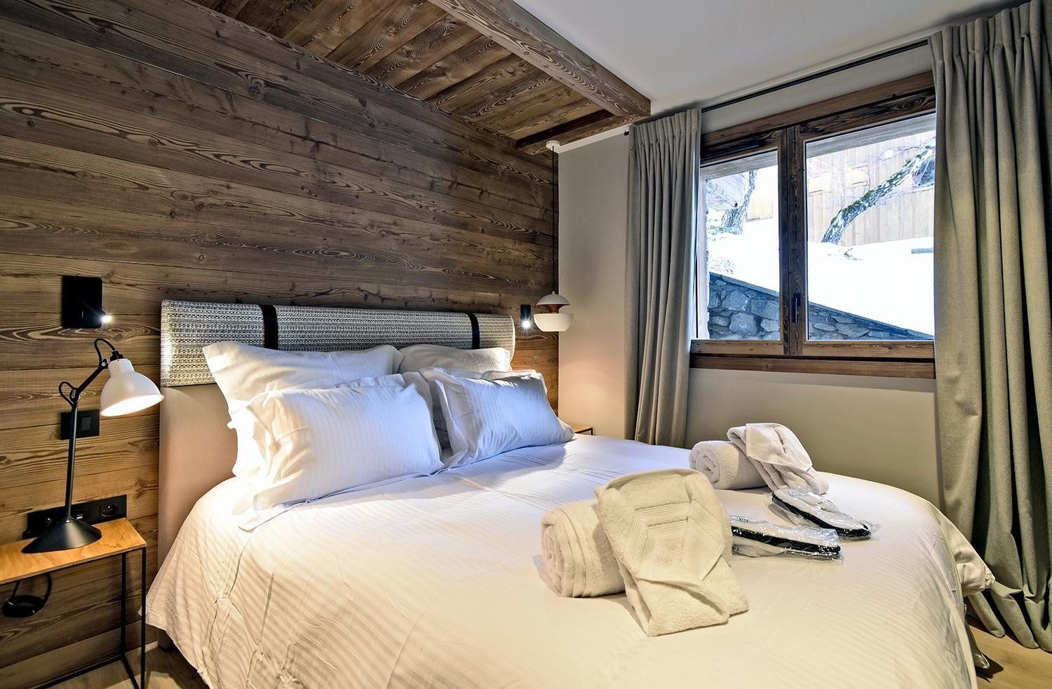 apartment-isba-003-barnes-meribel-bedroom-1453385