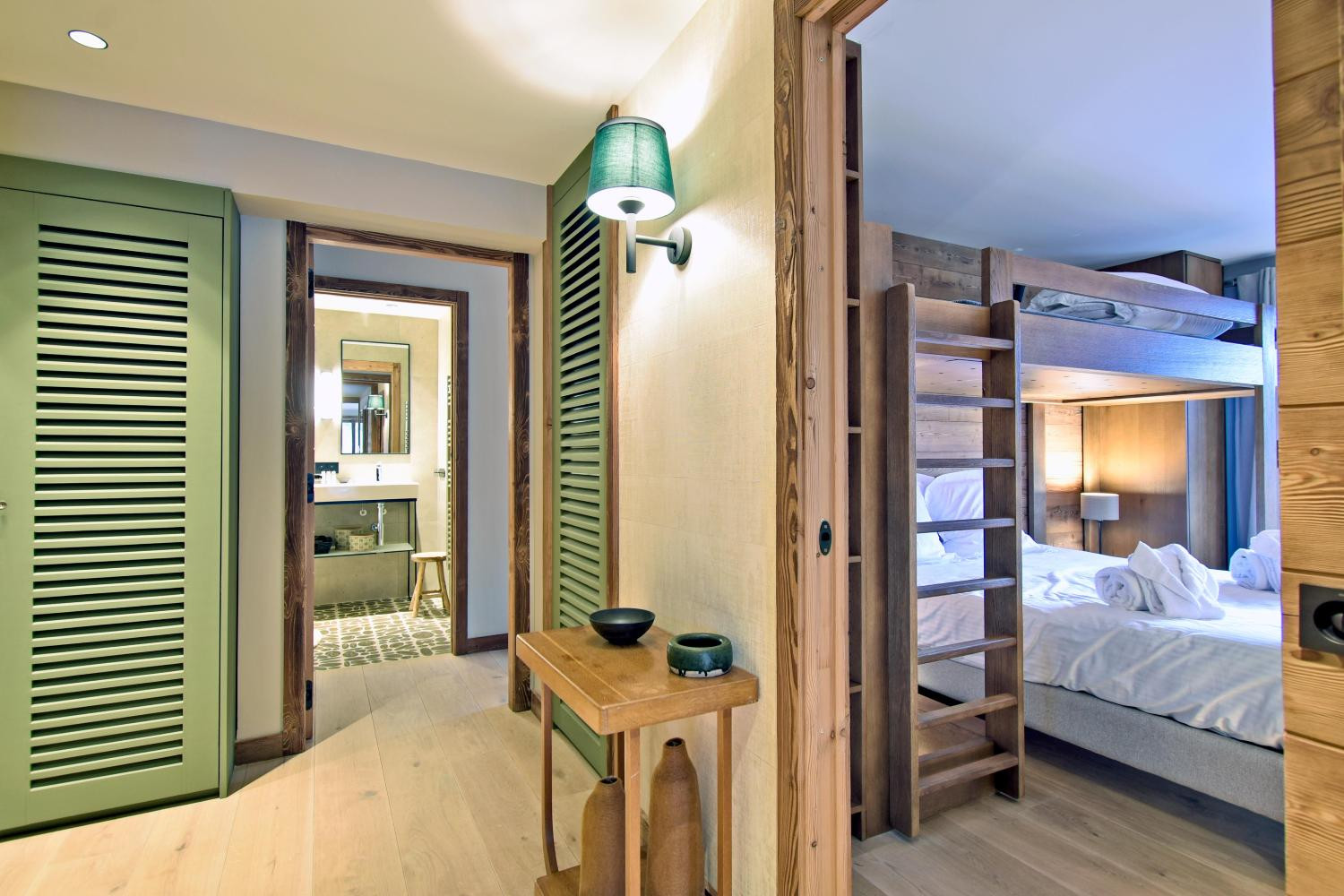 apartment-isba-203-barnes-meribel-closet-1453442