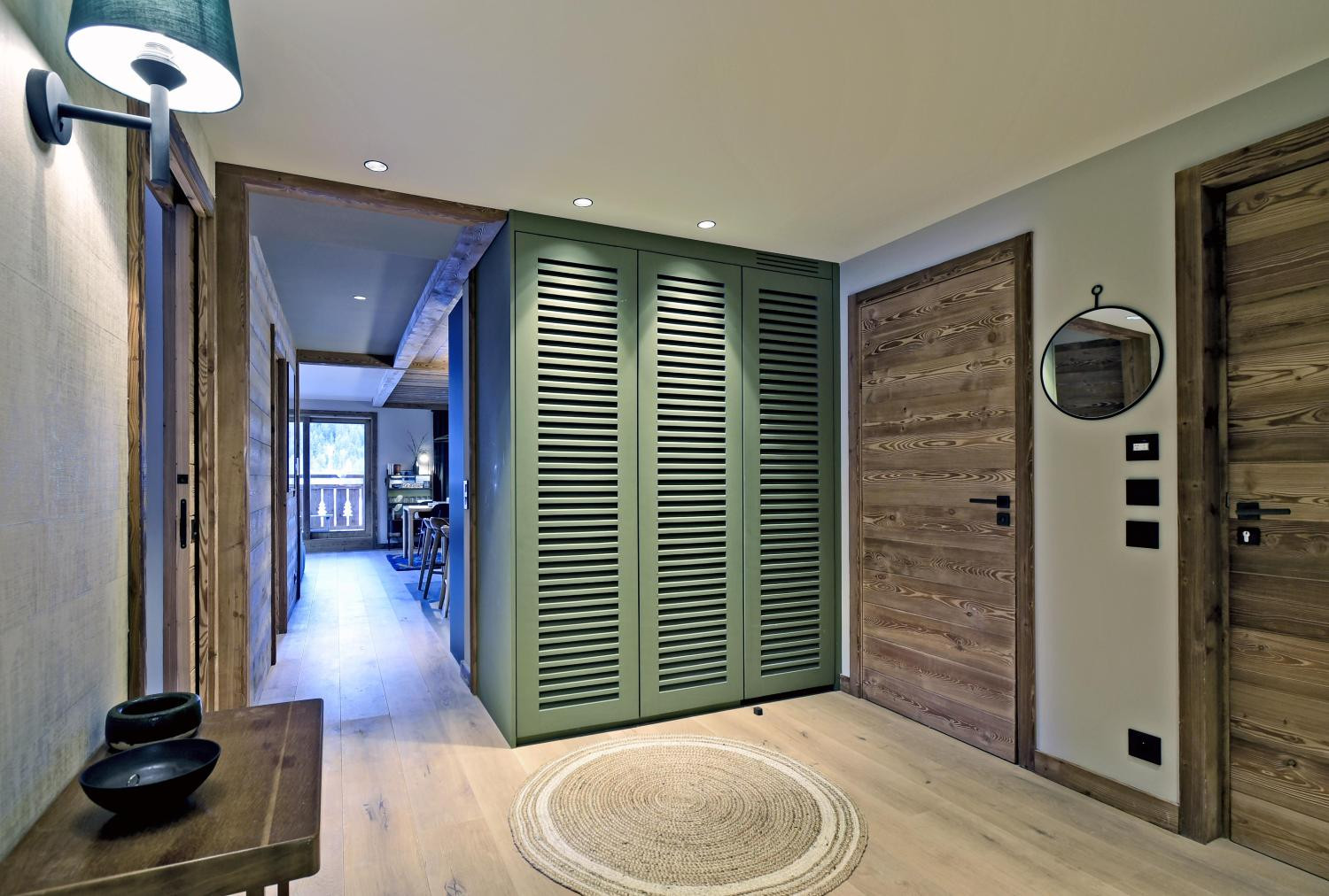 apartment-isba-203-barnes-meribel-closet-2-1453441