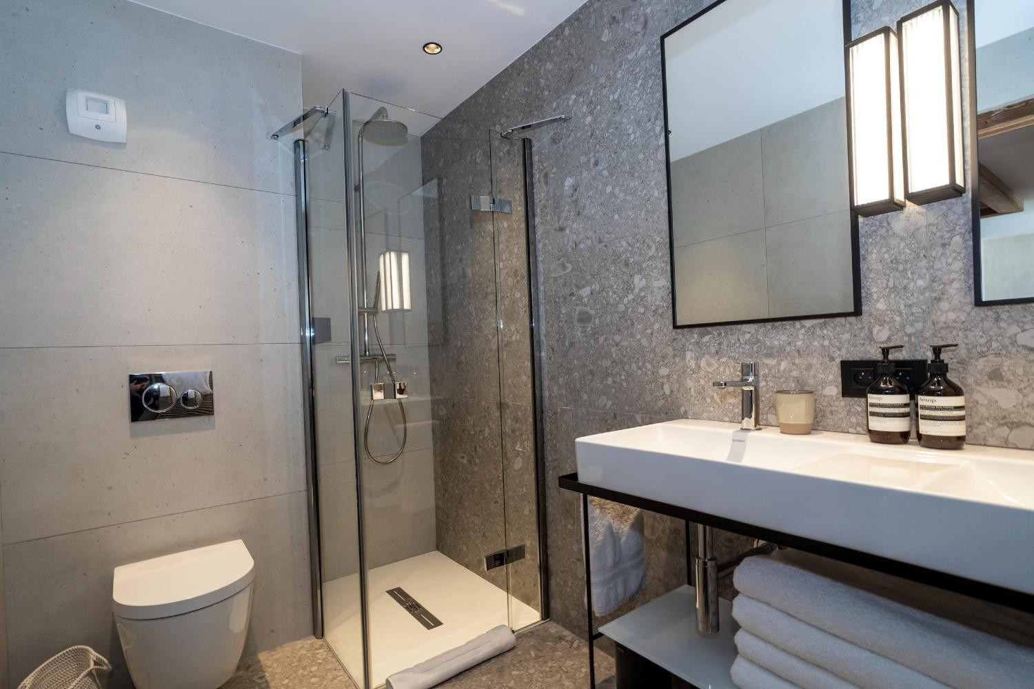 apartment-isba-302-barnes-meribel-bathroom-1453460