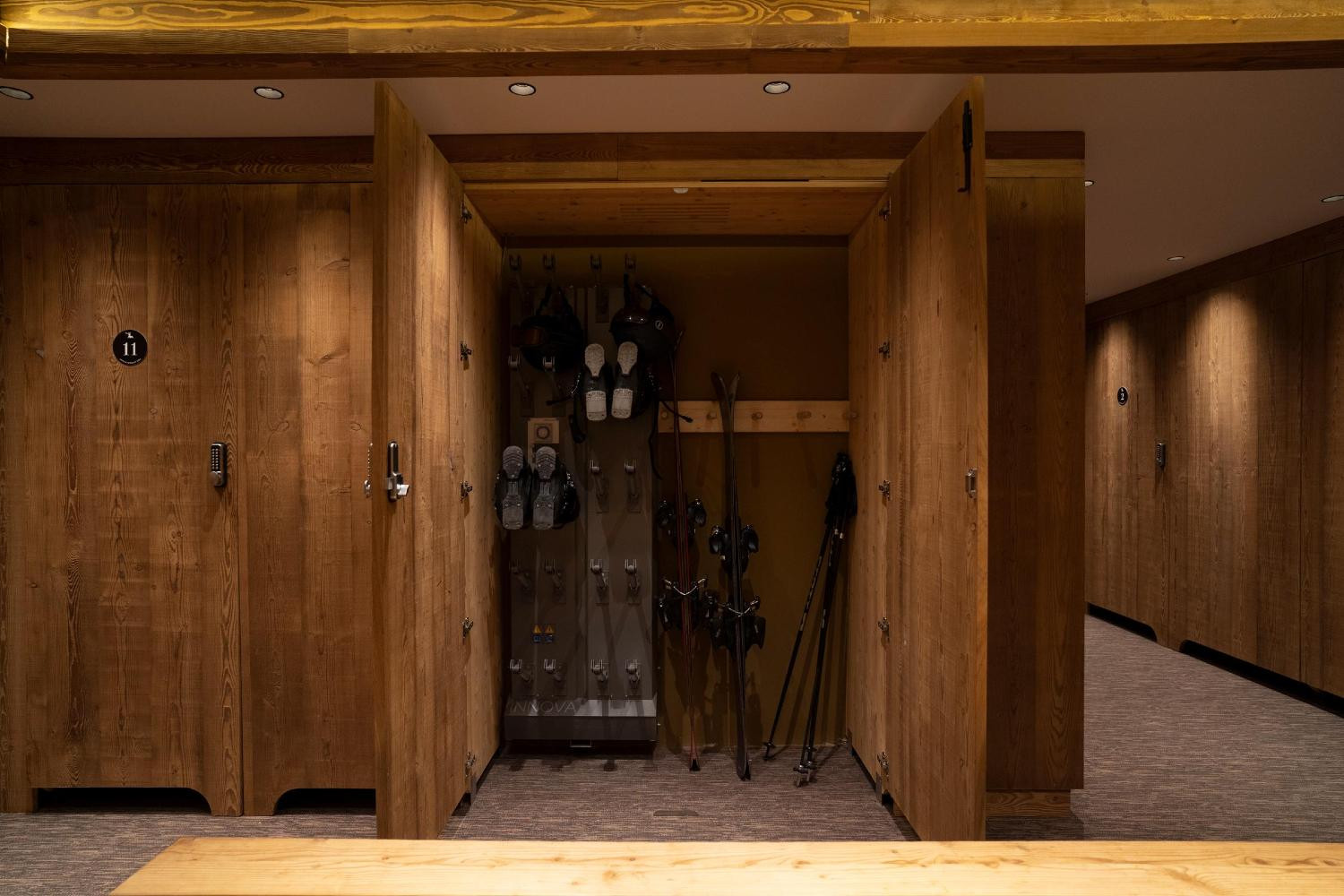 apartment-isba-302-barnes-meribel-ski-locker-1453476