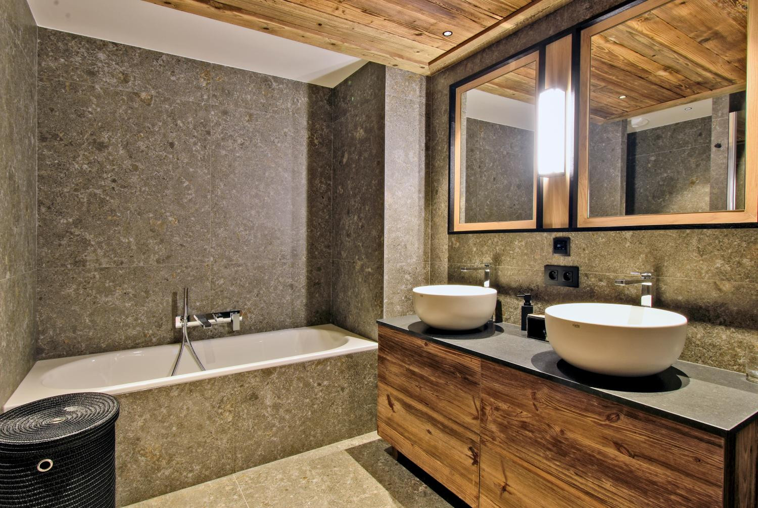 apartment-limaro-lgcdp-meribel-bathroom-4-1454069