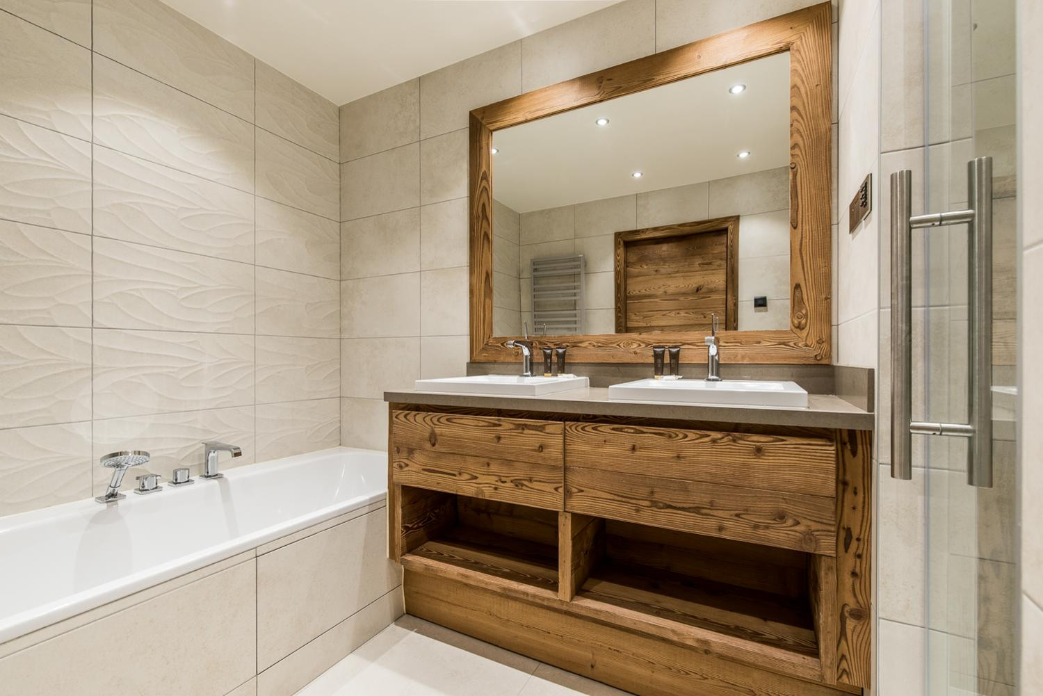 apartment-makalu-yeti-meribel-bathroom-2-1453638