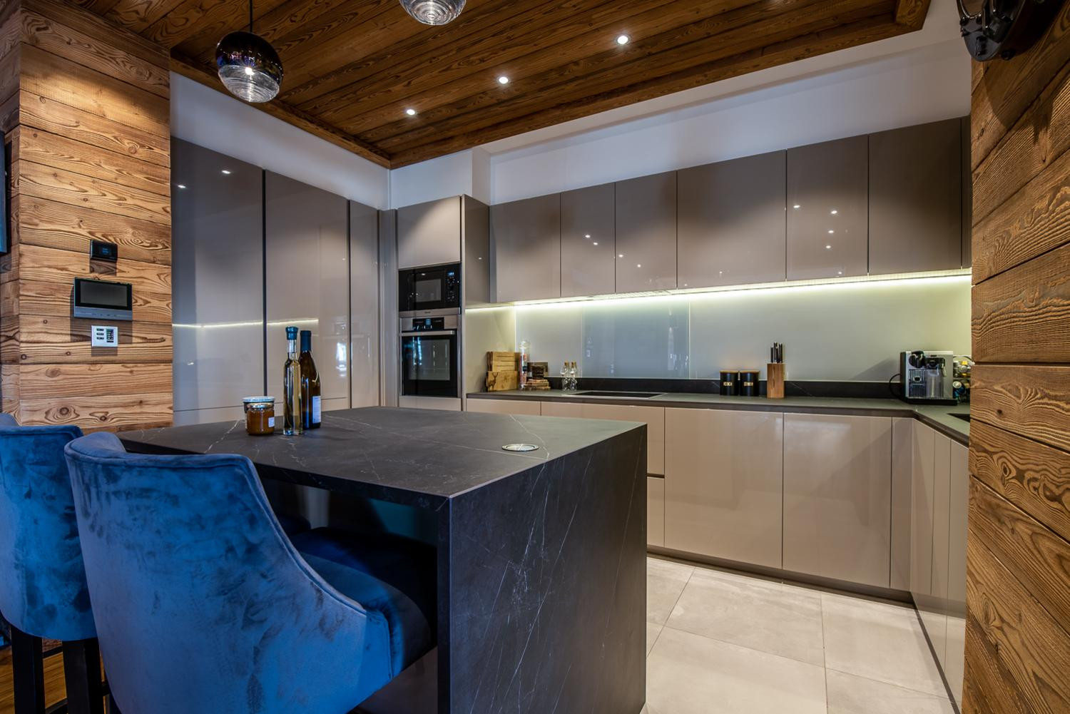 apartment-makalu-yeti-meribel-kitchen-1453647