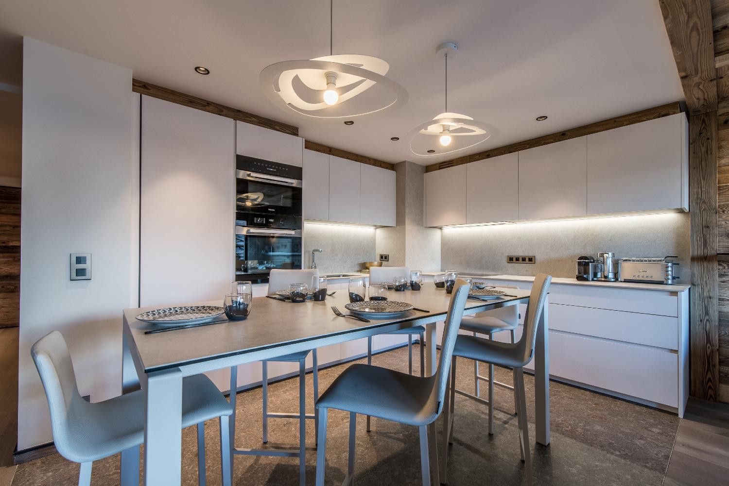 apartment-malou-lgcdp-meribel-dining-area-1454131