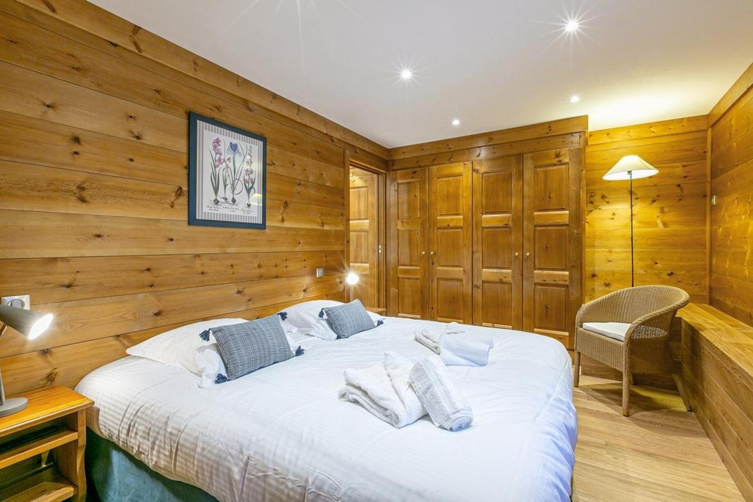 apartment-yeti-c1-meribel-bedroom-2-1453587