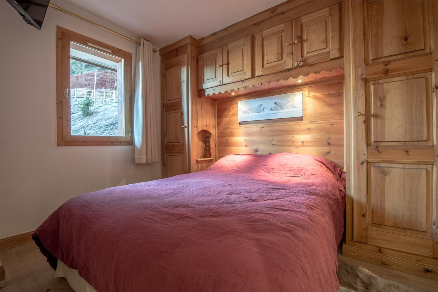 apartment-yeti-c3-meribel-bedroom-1453581