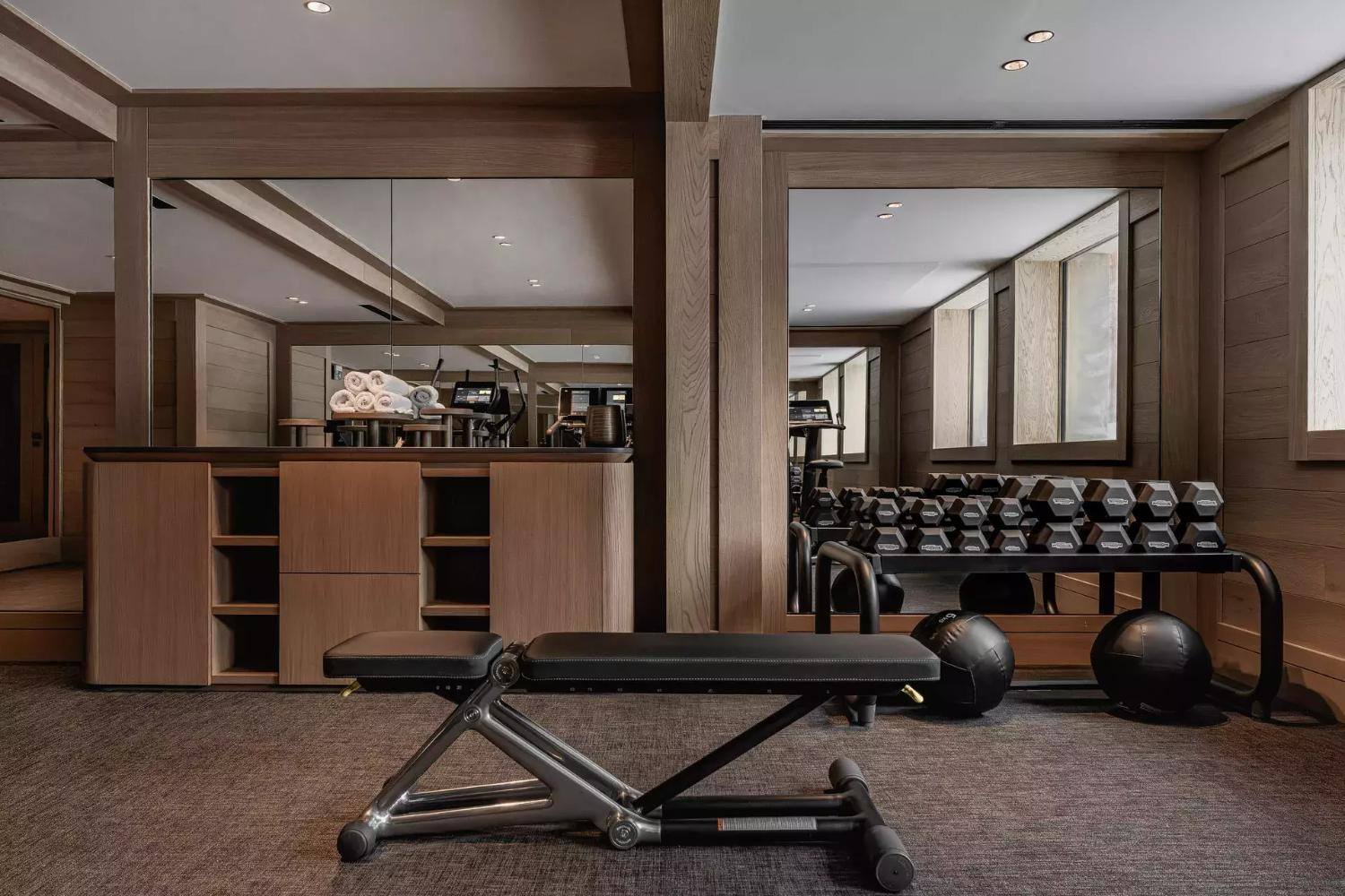 appartement-cinq-salle-de-sport-02-chalet-val-d-isere-covarel-jpg-1467373