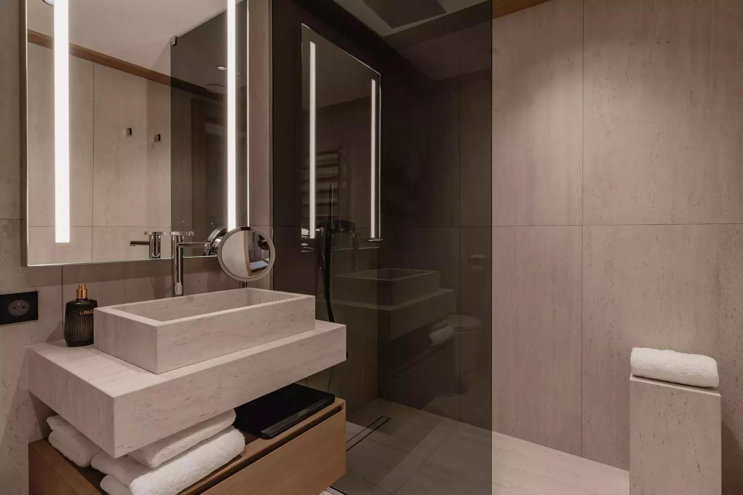 appartement-enjopa-salle-de-bain-02-1-chalets-val-d-isere-covarel-jpg-1467356 appartement-enjopa-salle-de-bain-02-1-chalets-val-d-isere-covarel-jpg-1467356