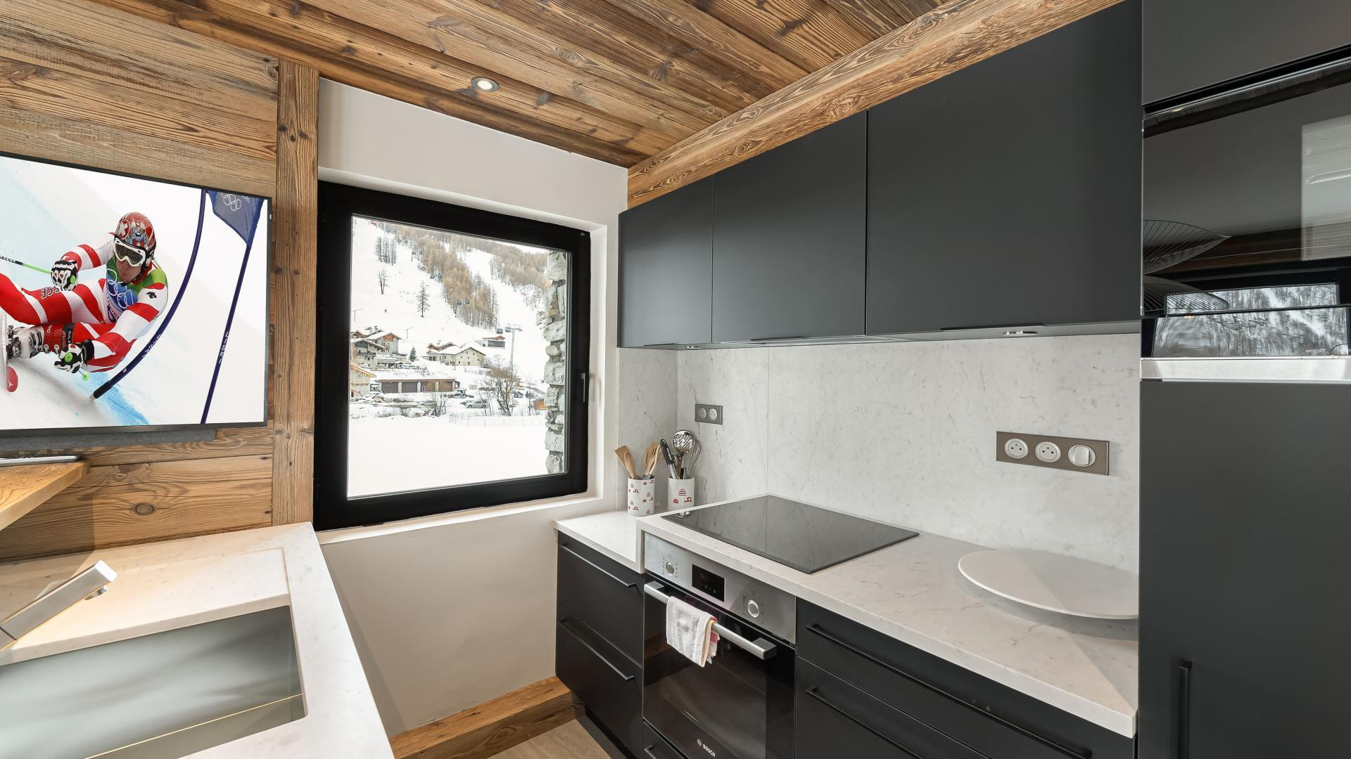 appartement-flocon-5-location-chalets-covarel-val-disere-alpes-france-cuisine-jpg-1450549