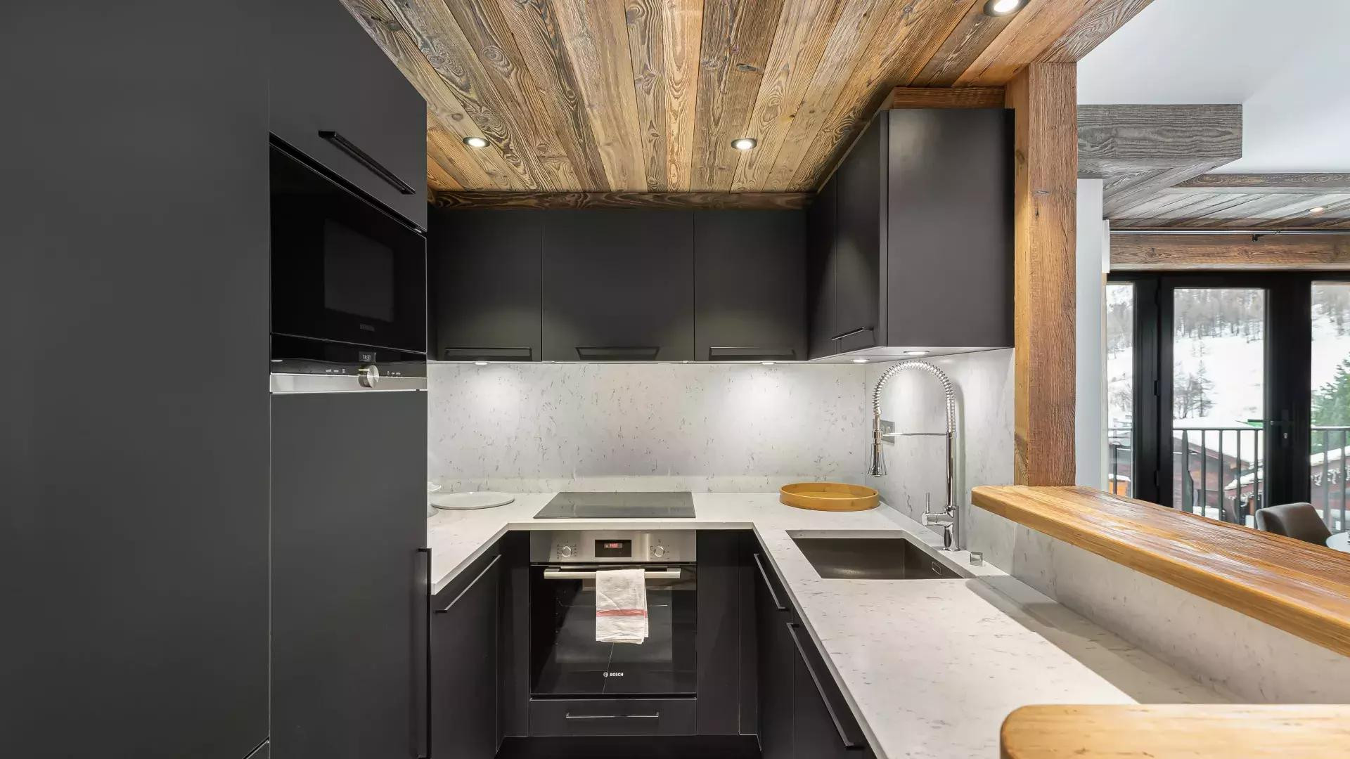 appartement-ourson-5-location-chalets-covarel-val-disere-alpes-france-cuisine-jpg-1450536