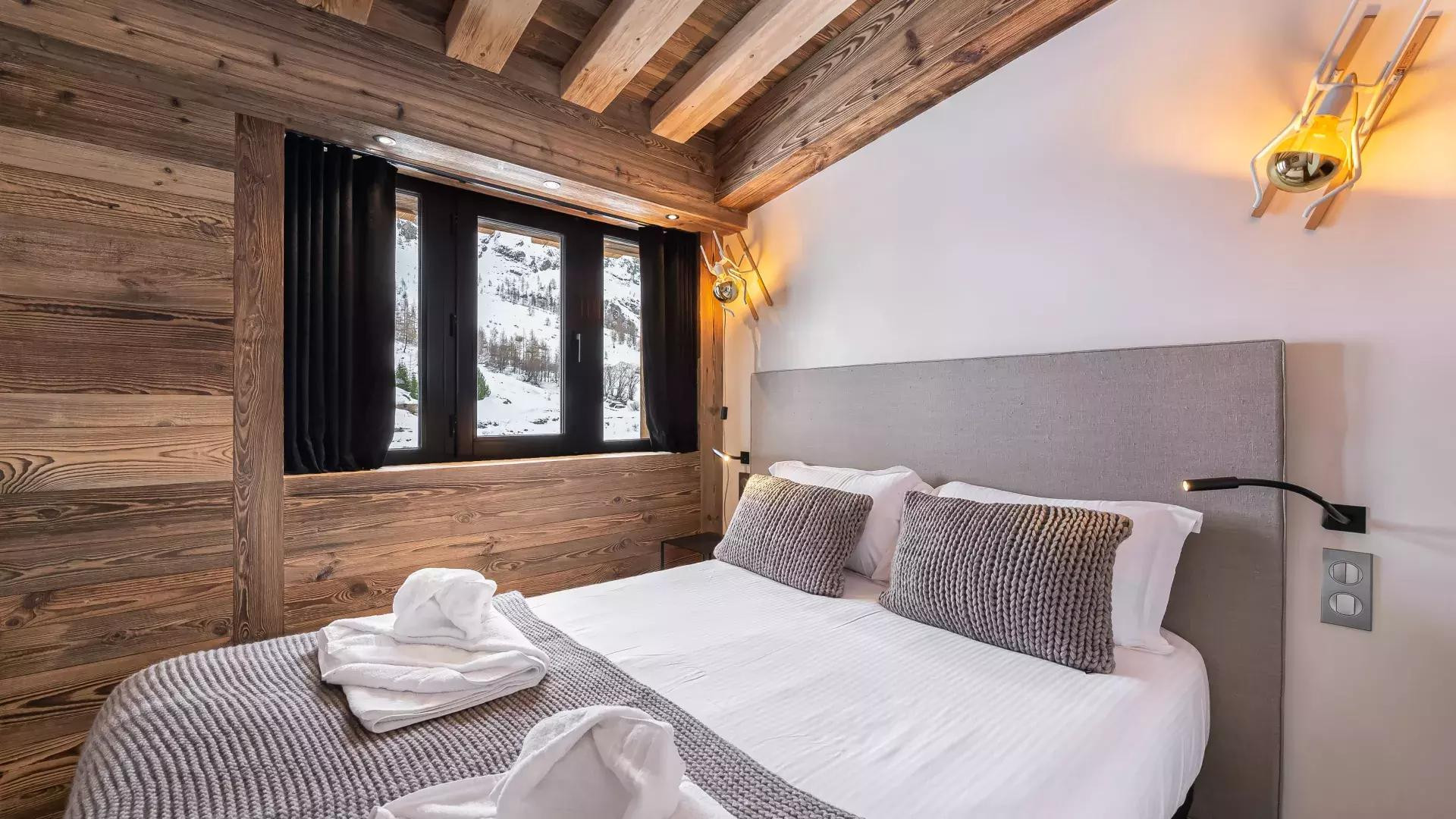 appartement-penthouse-chamois-15-location-chalets-covarel-val-disere-alpes-france-chambre-3-jpg-1450587