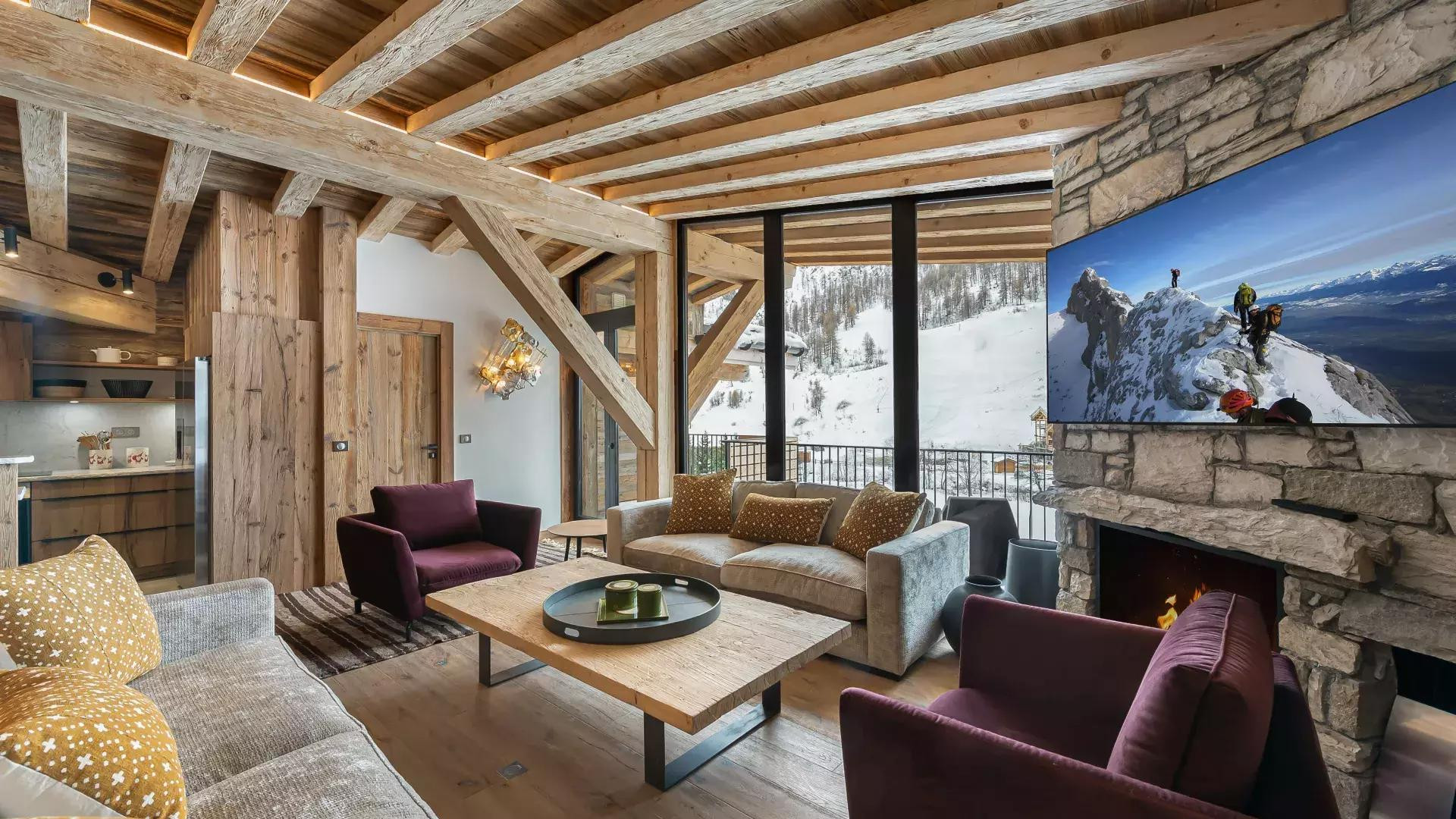 appartement-penthouse-fleche-12-location-chalets-covarel-val-disere-alpes-france-salon-cheminee-jpg-1450576