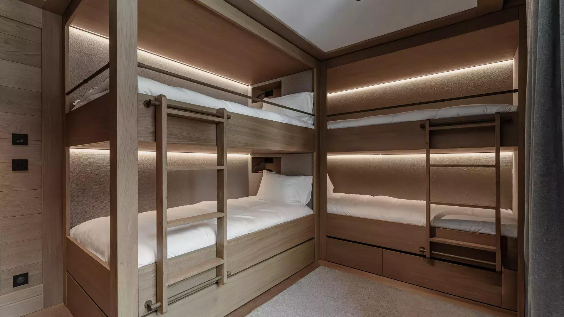 appartment-le-cinq-val-d-isere-bedroom-with-2-bunk-beds-jpg-1453187
