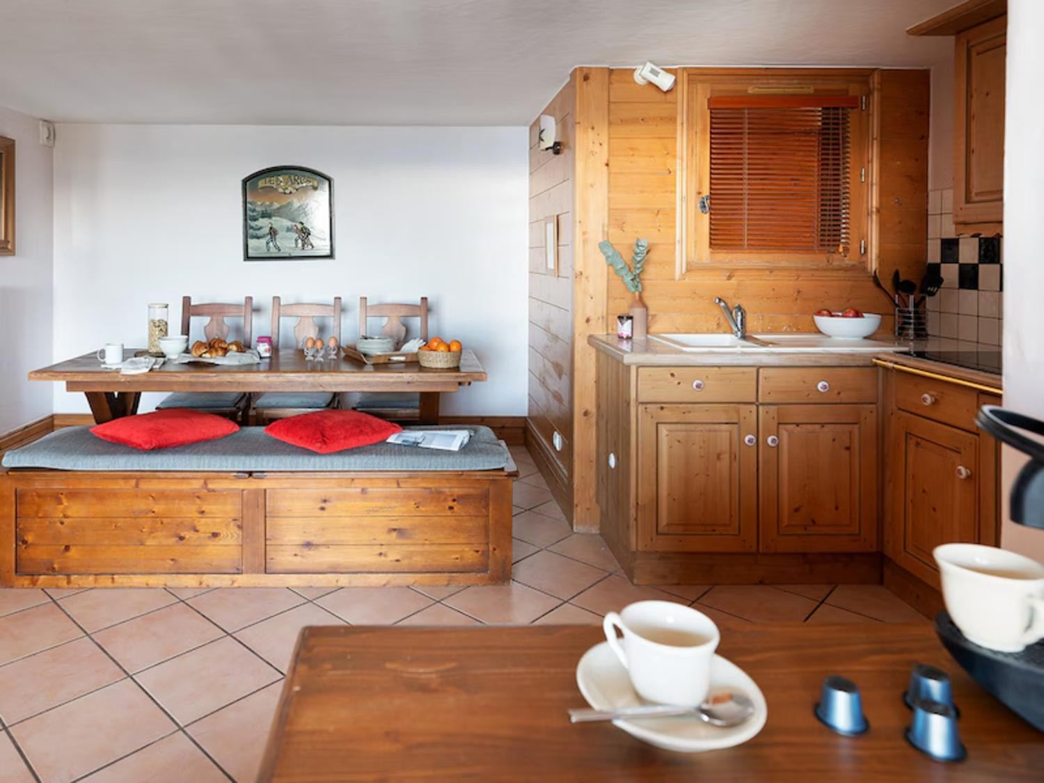 avp002-les-alpages-de-chantel-les-arcs-dining-area-1458809