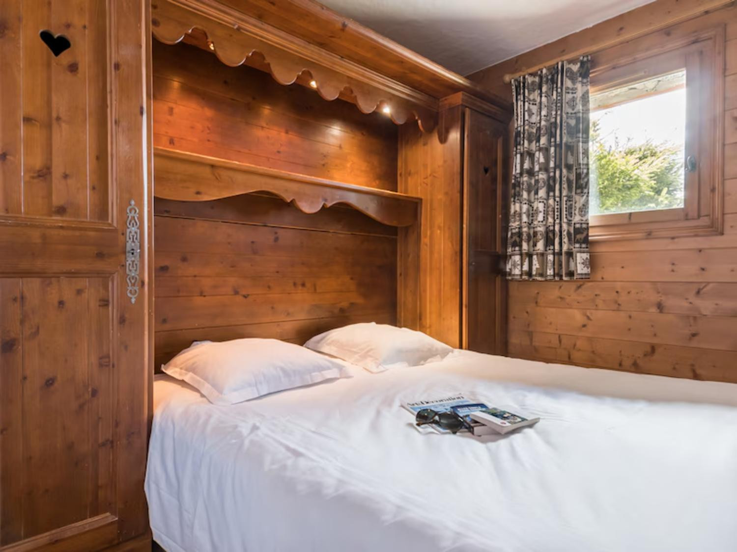 avp003-les-alpages-de-chantel-les-arcs-bedroom-1458789