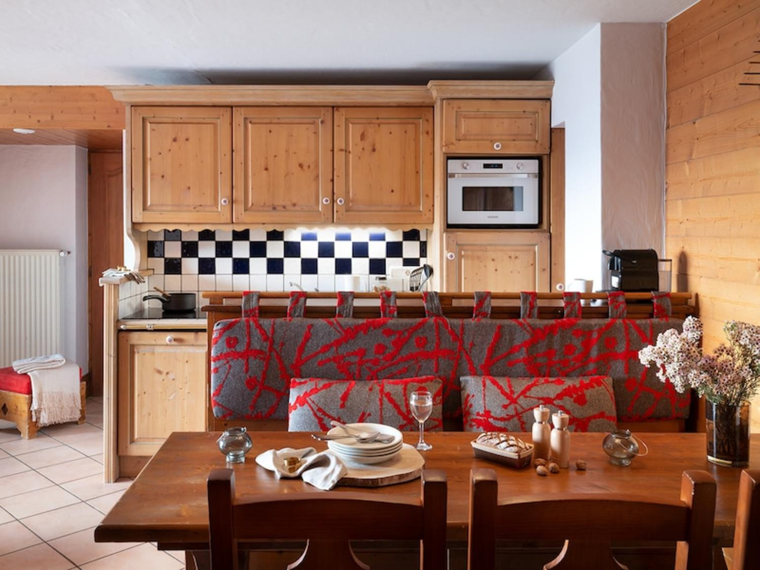 avp004-les-alpages-de-chantel-les-arcs-dining-area-1458828