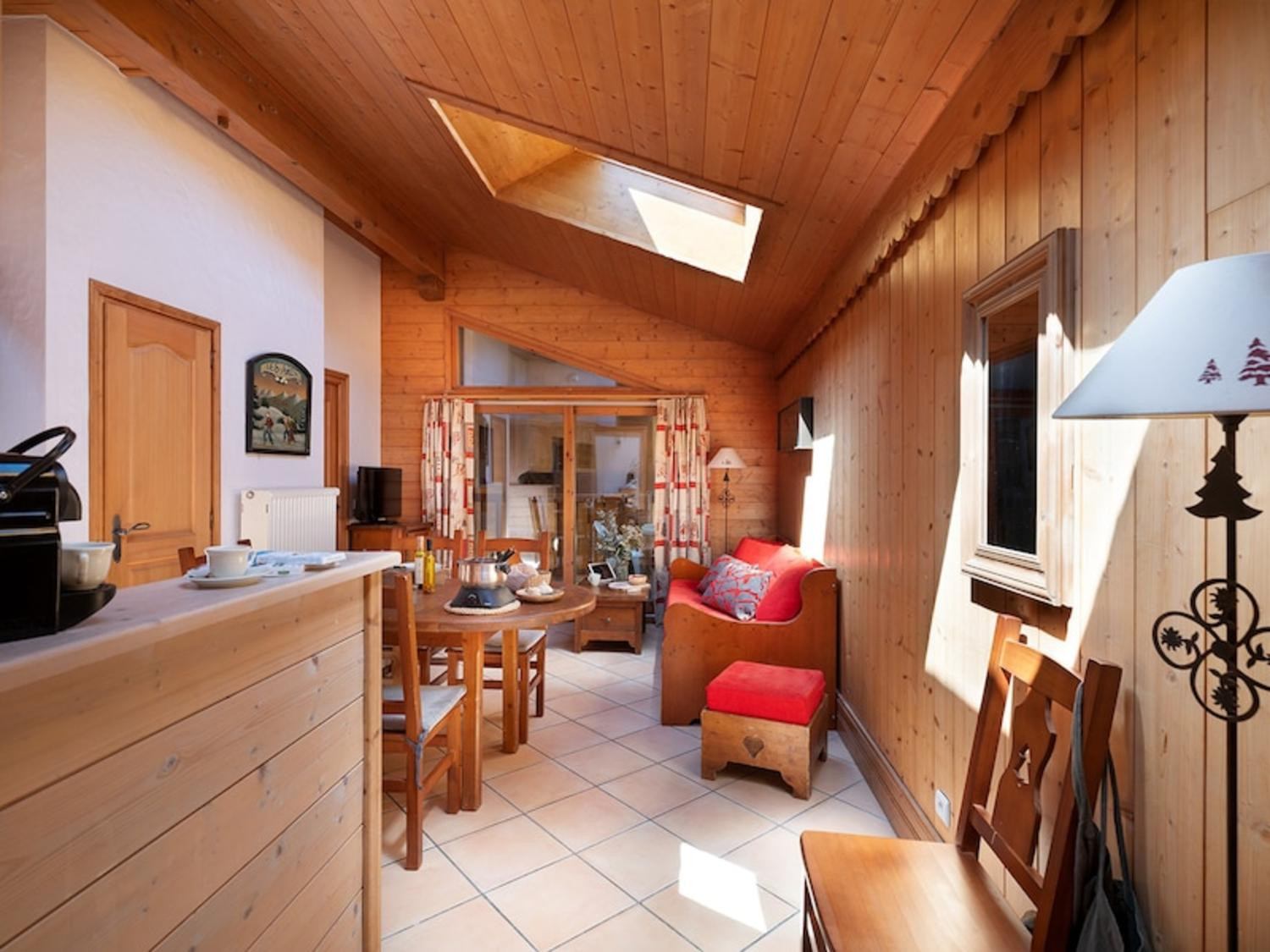 avp005-les-alpages-de-chantel-les-arcs-dining-area-1458798