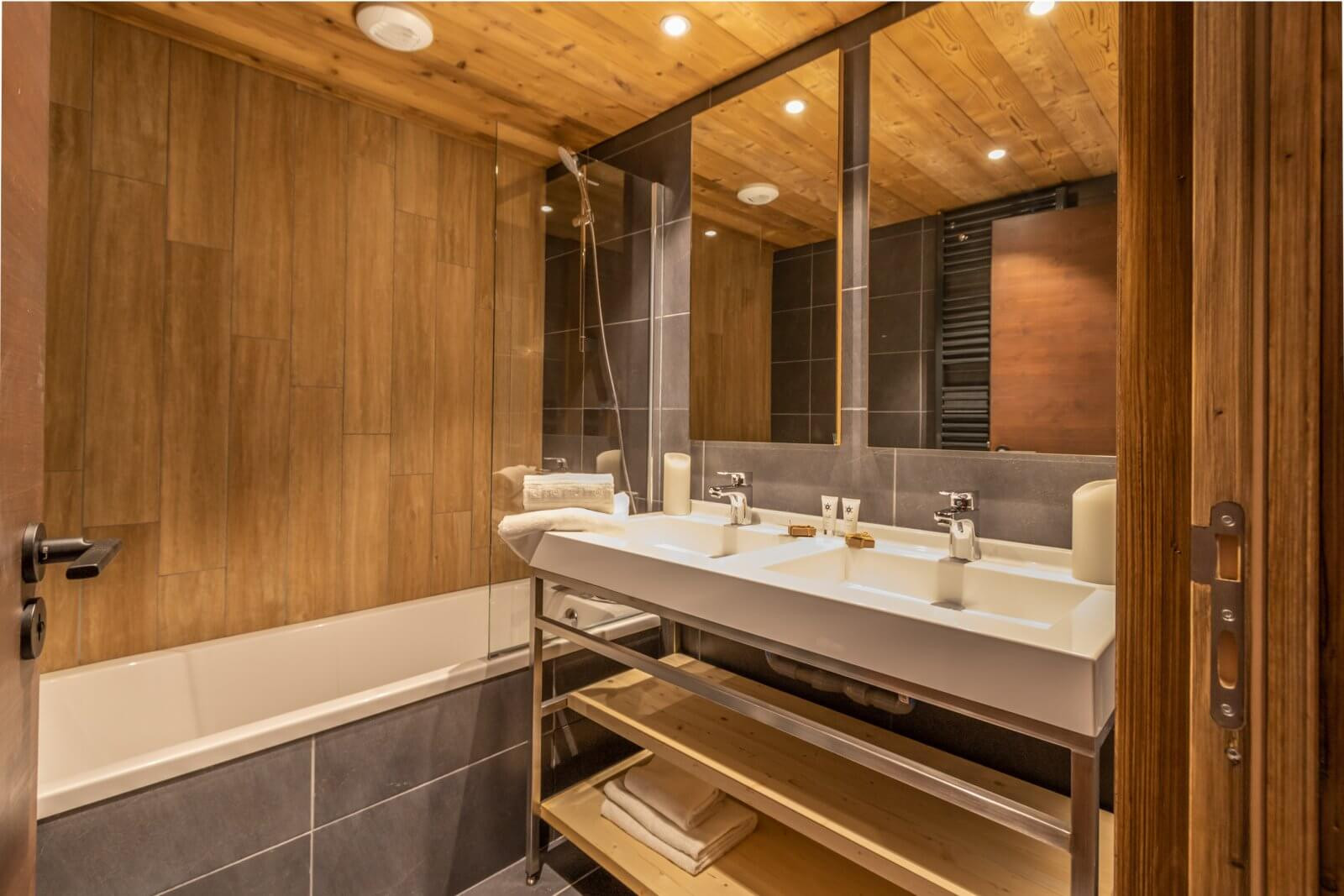 bathroom-apt-10pax-chalet-altitude-vt-263992