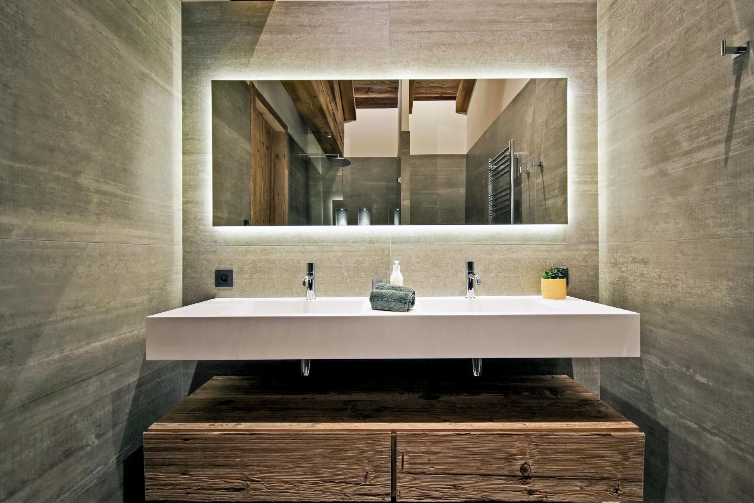 bd1ba685-1acc-4a56-8724-93d00f603850-1451202