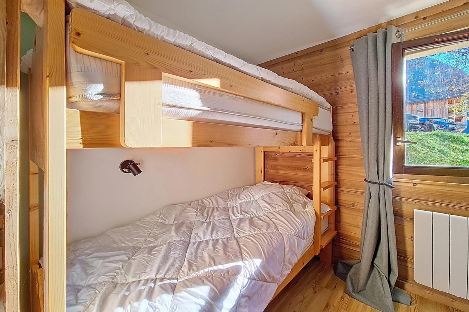 bedroom-3-spacious-5-bedroom-10-person-apartment-near-the-slopes-in-saint-martin-de-belleville-1460631