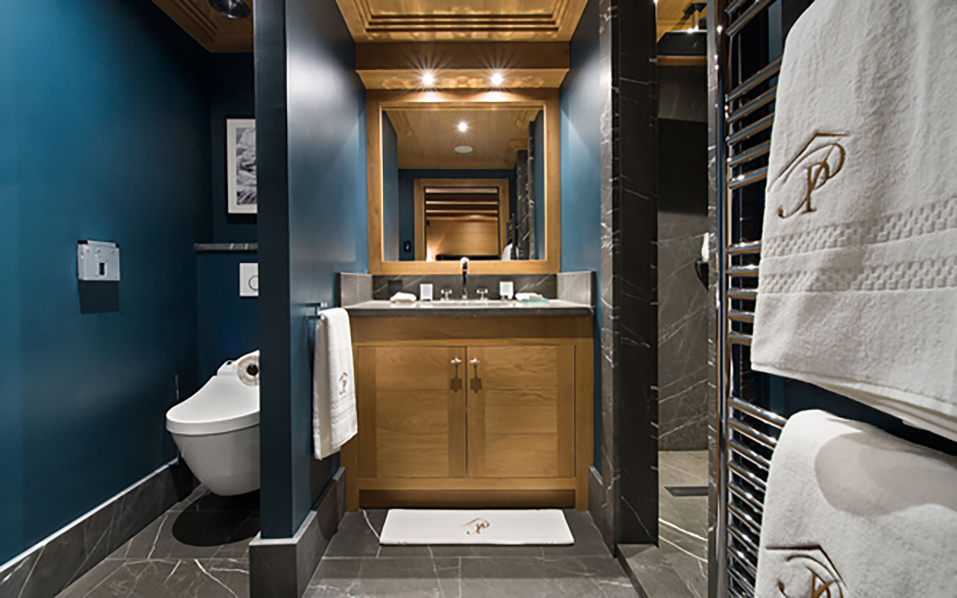 bfc233fd-2c71-4af5-865a-11a73f2c9e3f-1451695