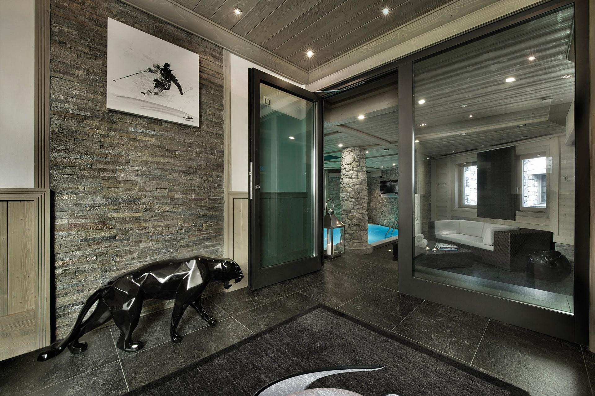 black-pearl-val-d-isere-5-bedroom-chalet-entrance-1452088