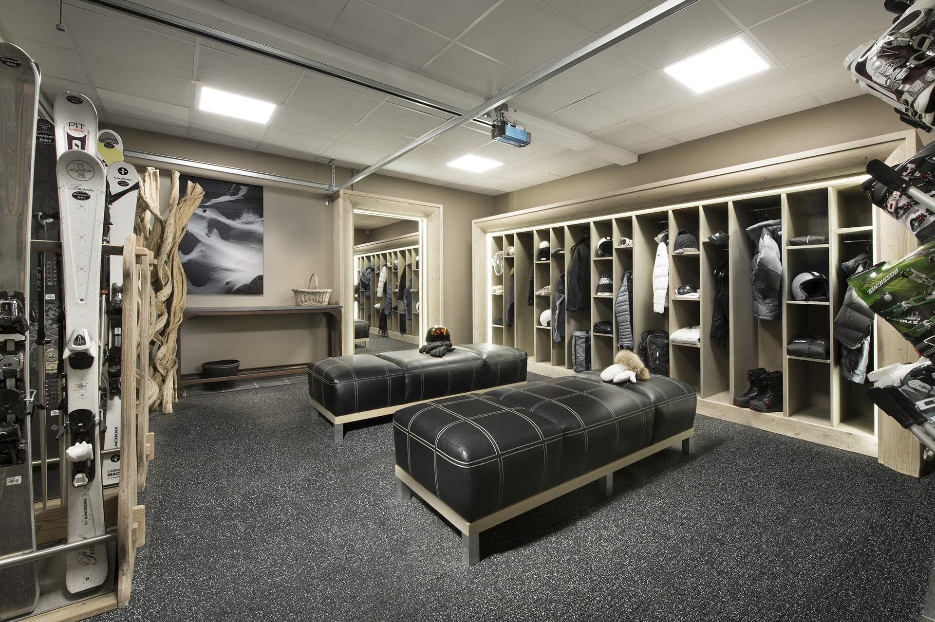 black-pearl-val-d-isere-5-bedroom-chalet-ski-room-1452094