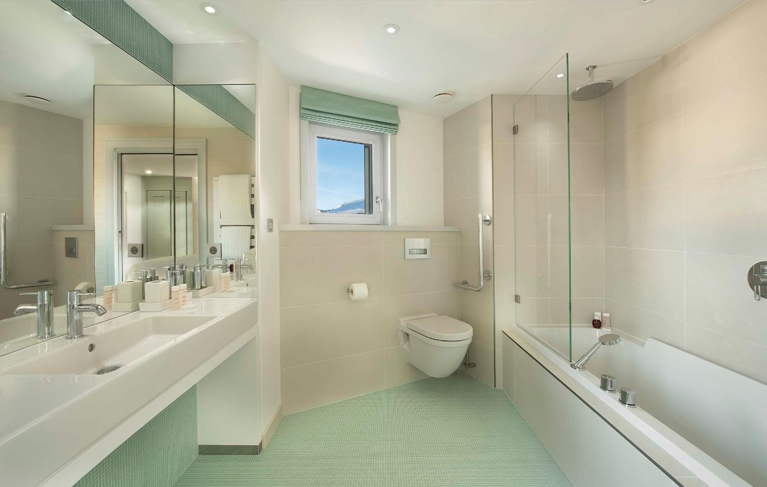 c6923c65-8ea8-441c-96bf-7168e1d67afd-1451747