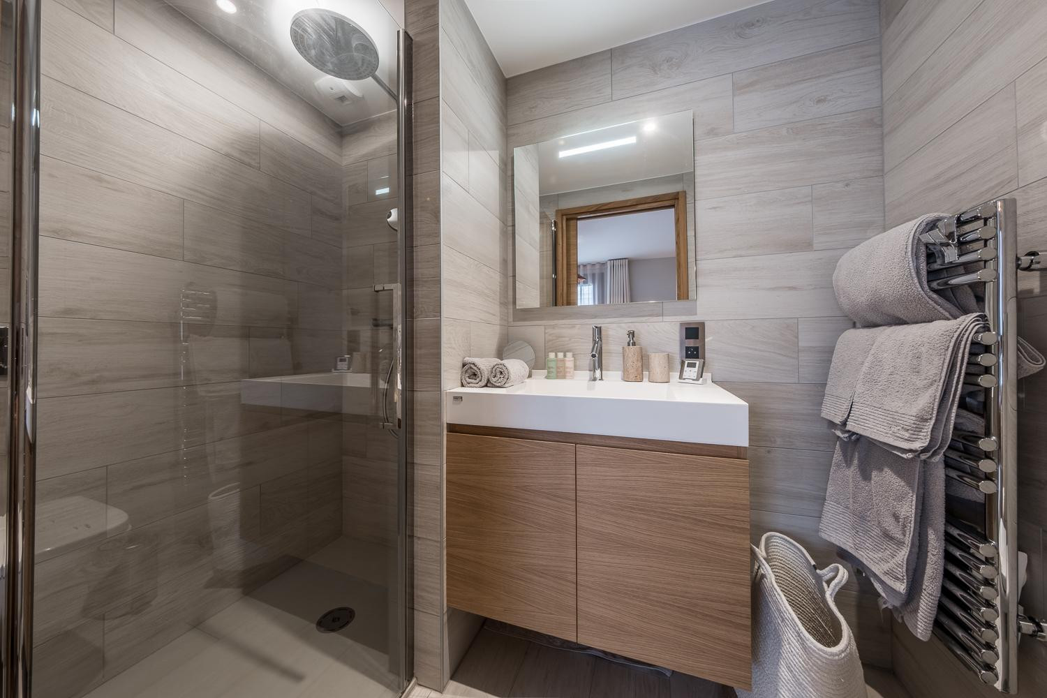 c8b15f36-6c13-4fc8-8889-c521ac4332d9-1451347