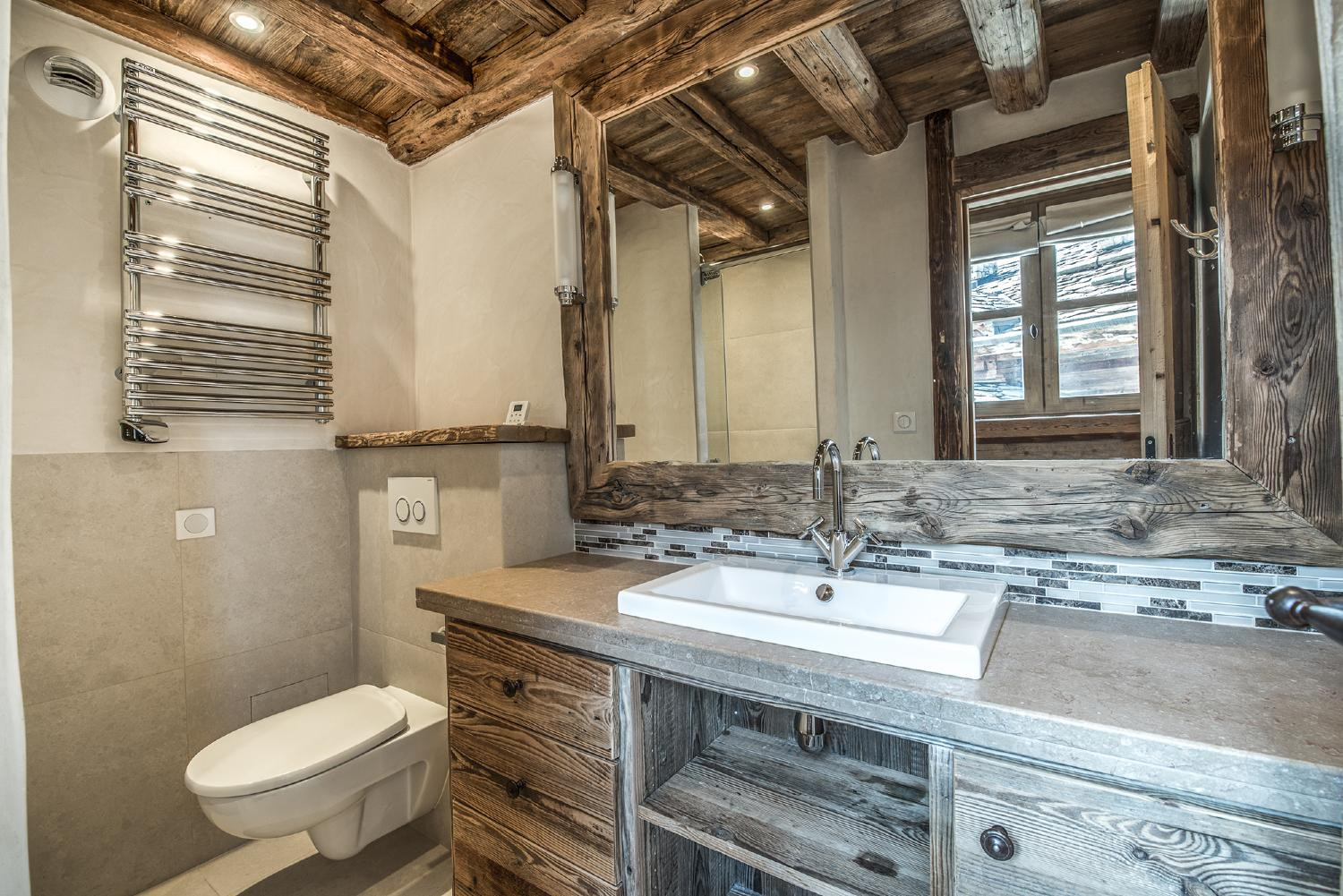 ce6ce46e-1c0f-4e0d-9309-41a6e933a38f-1451766