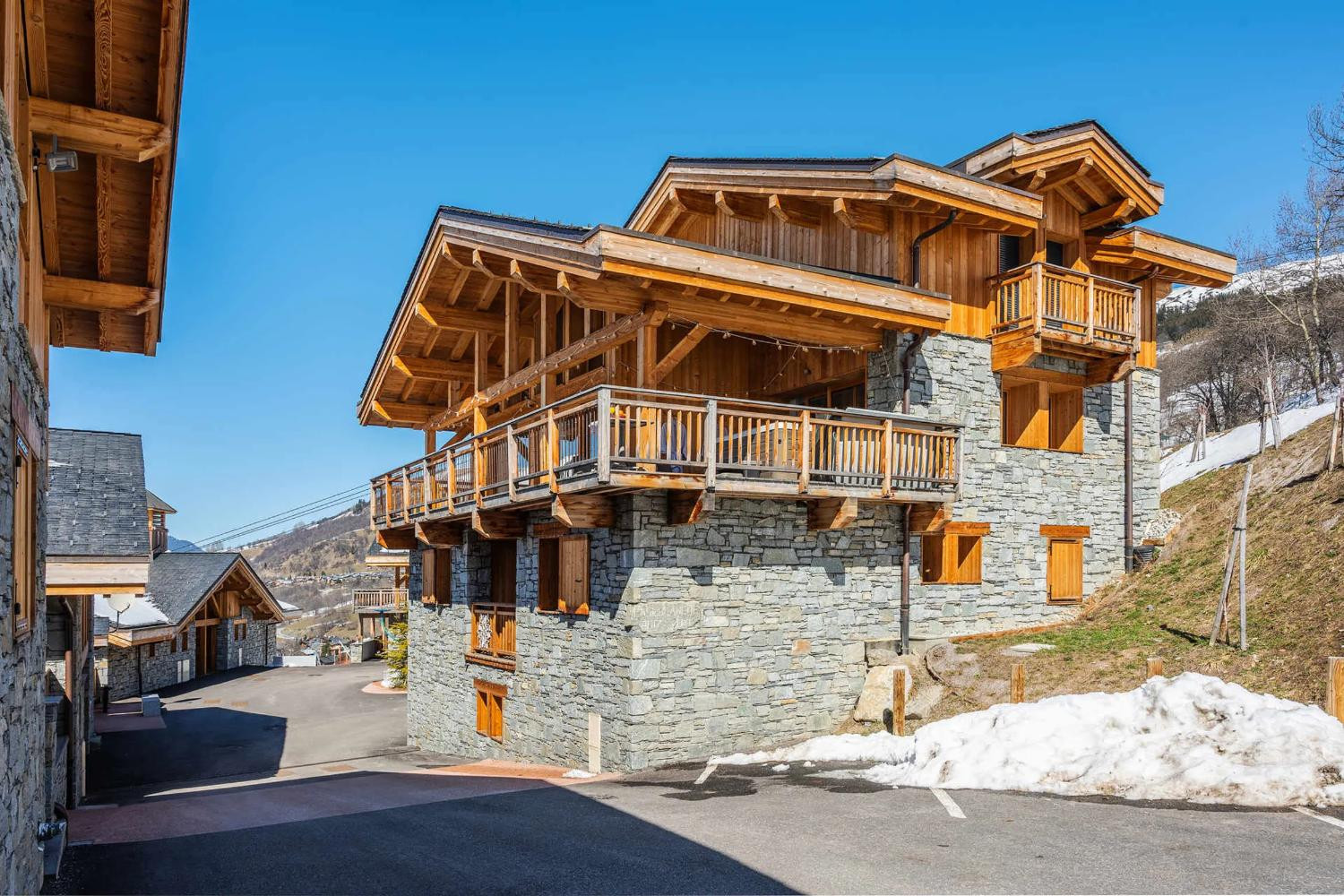 chalet-allium-ski-in-ski-out-free-wifi-outdoor-hot-tub-sauna-garage-1462244
