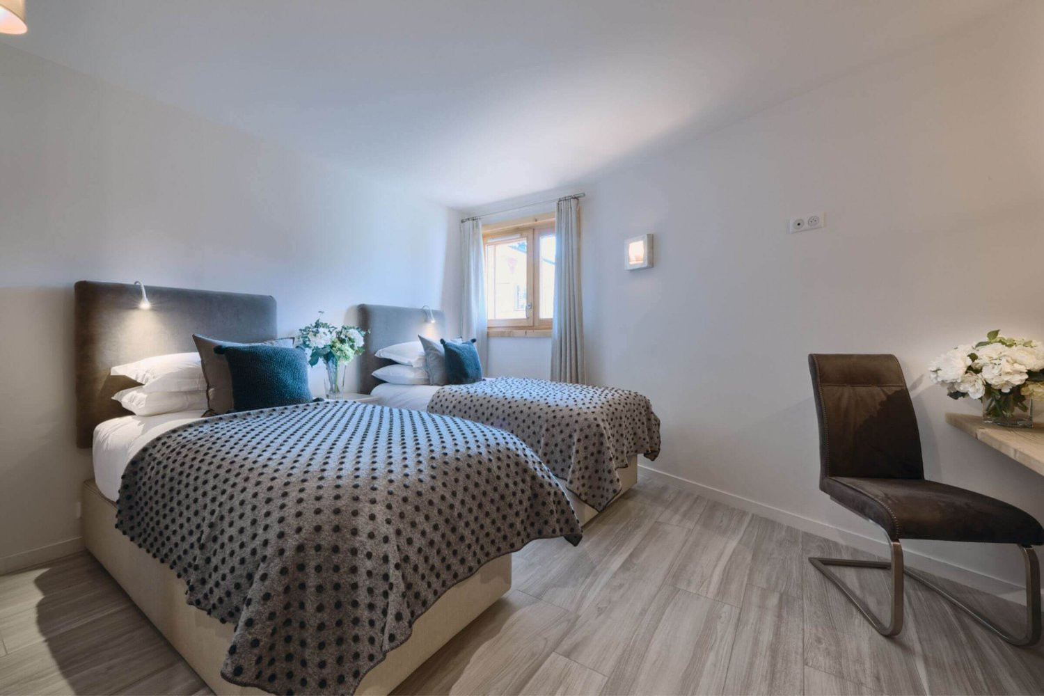 chalet-blanc-22-1468723 chalet-blanc-22-1468723