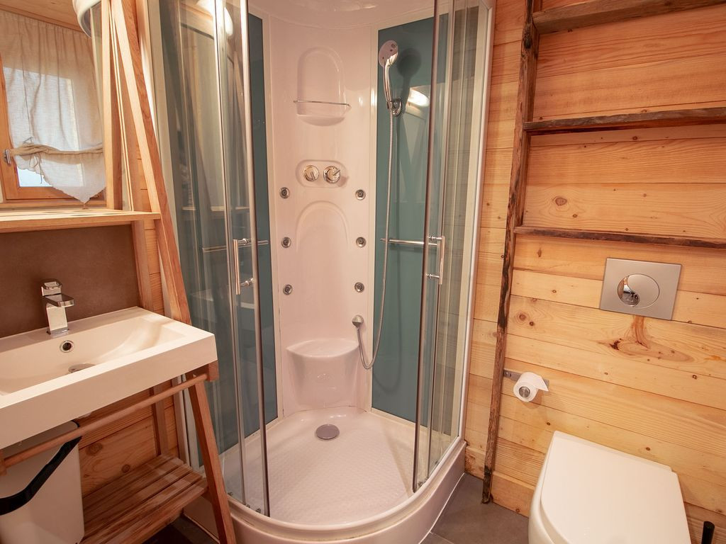 chalet-croquette-meribel-bathroom-326156