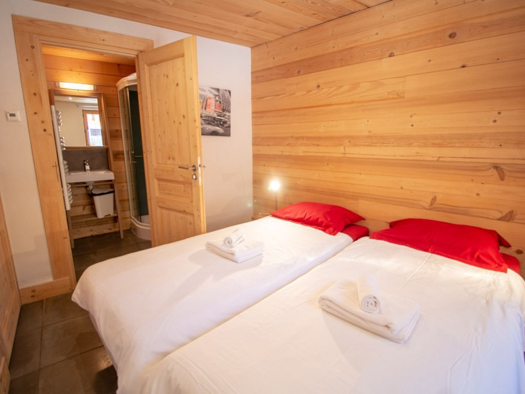chalet-croquette-meribel-bedroom-2-326157