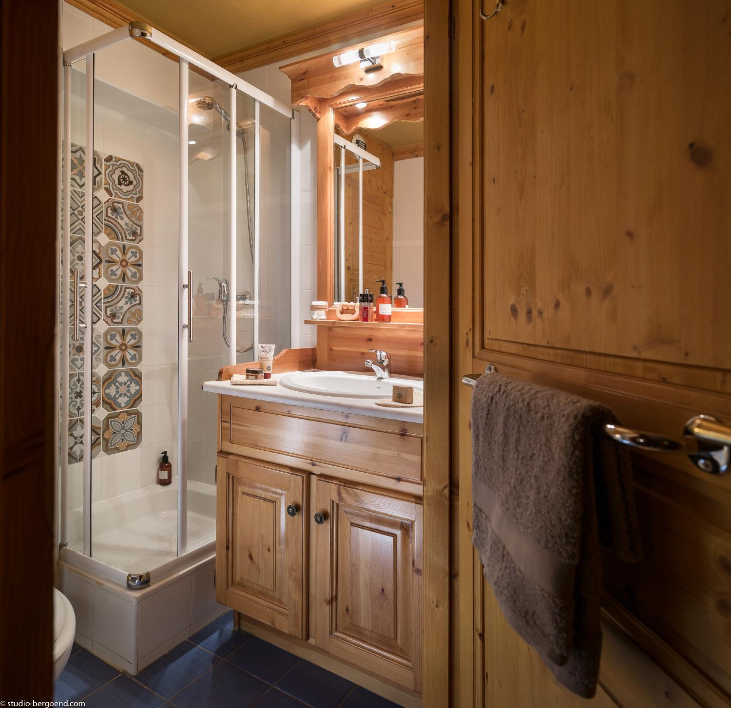 chalet-des-cimes-la-plagne-3p6-shower-room-313420