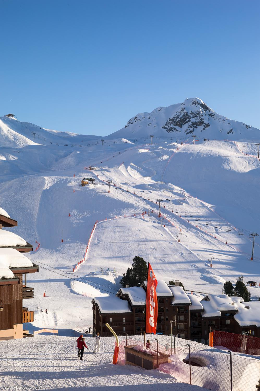 chalet-des-cimes-la-plagne-slopeside-view-313443