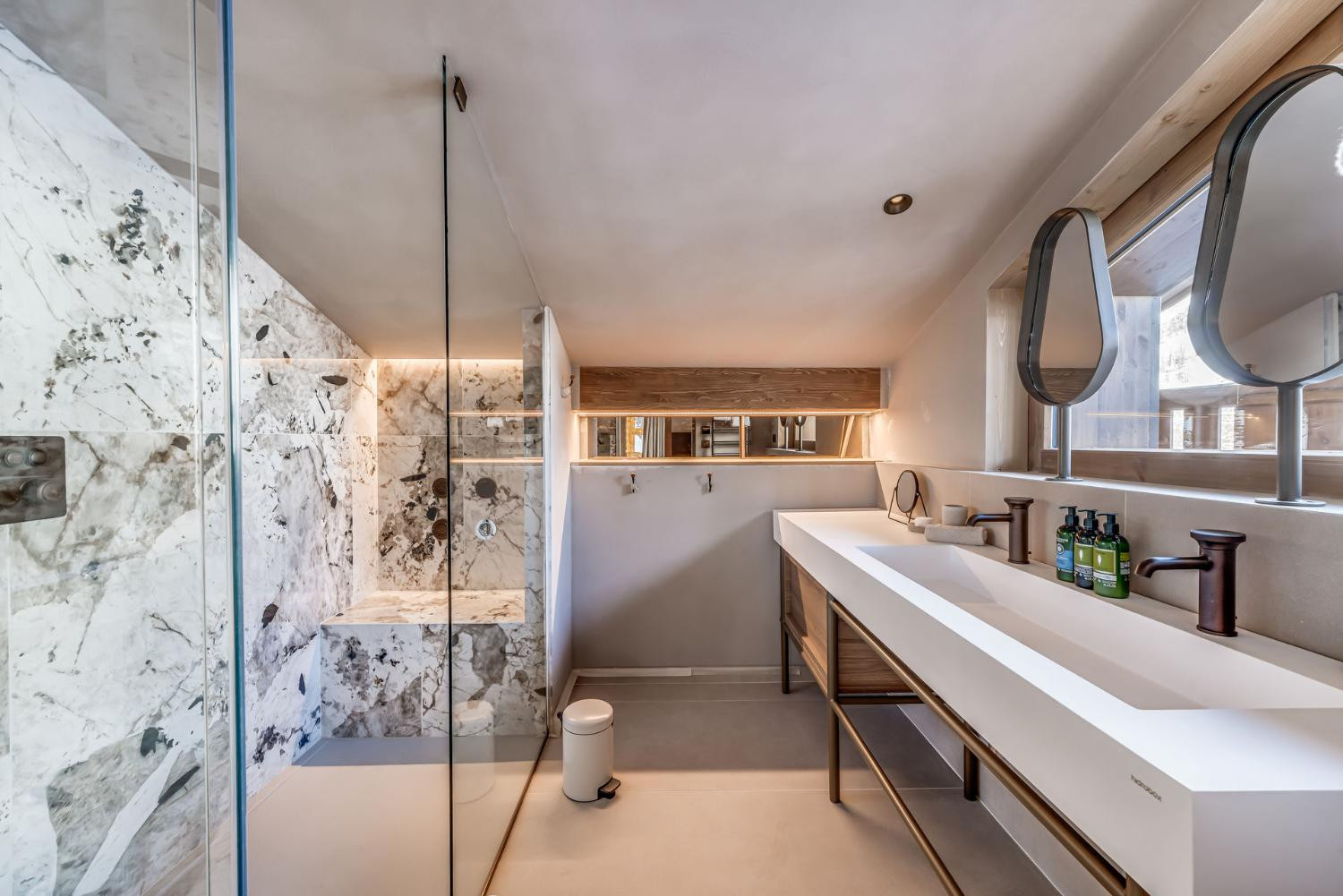 chalet-des-legendes-ref-b13-12-people-5-bedrooms-center-west-val-d-is-re-21-1464573