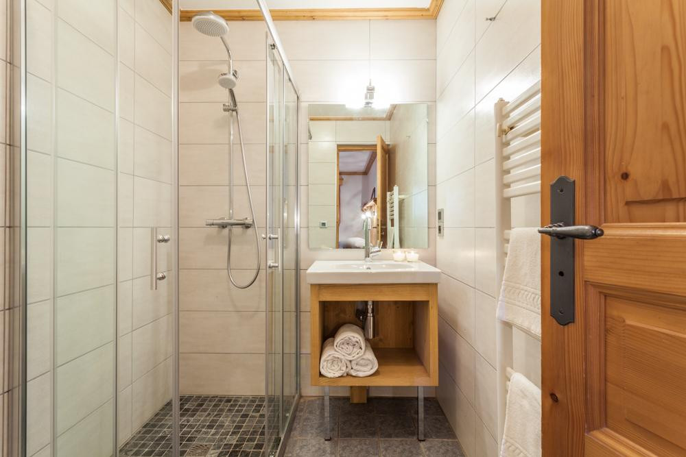 chalet-foehn-meribel-bathroom-2-1453093
