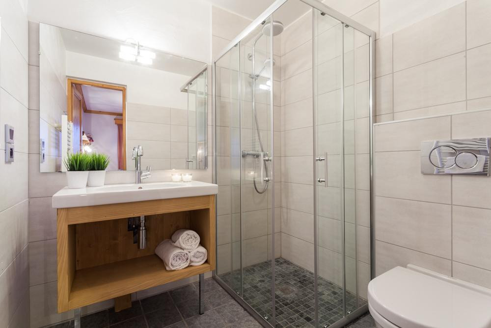 chalet-foehn-meribel-bathroom-4-1453092