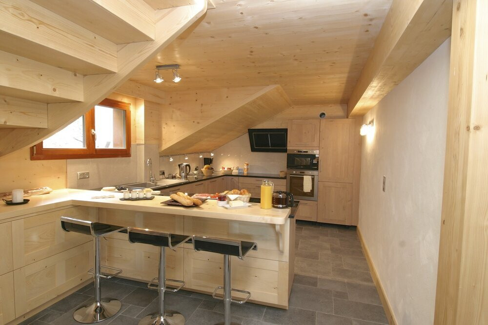 chalet-la-petite-meribel-kitchen-2-394571